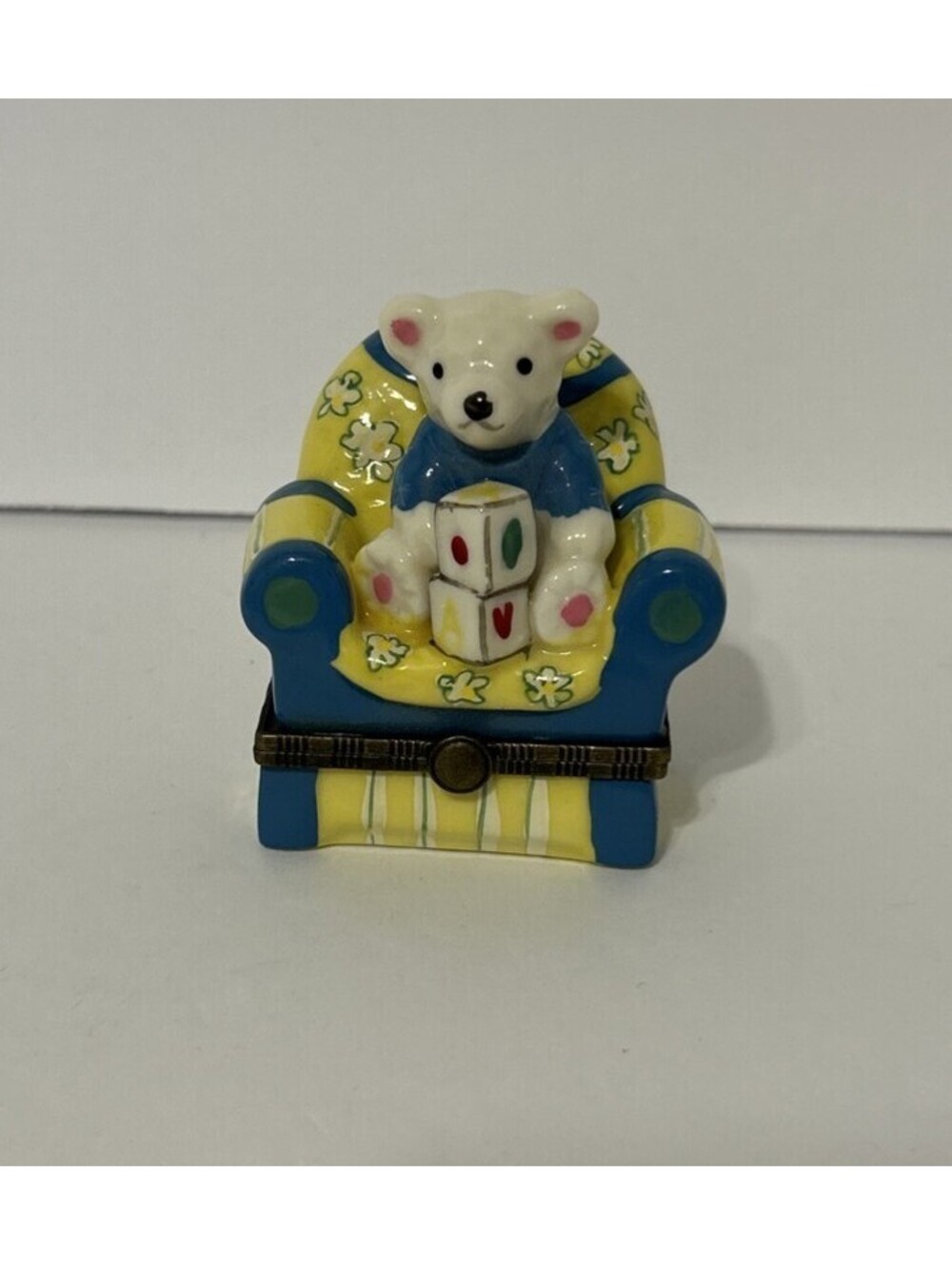 VINTAGE TEDDY BEAR WITH BLOCKS IN EASY CHAIR TRINKET BOX HINGED BRASS TRIM